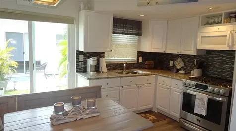 7868 40th Avenue N St Petersburg FL 33709