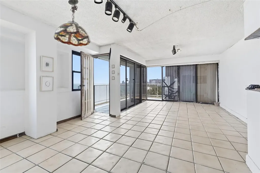 4633 Isla Verde Avenue Carolina PR 00979