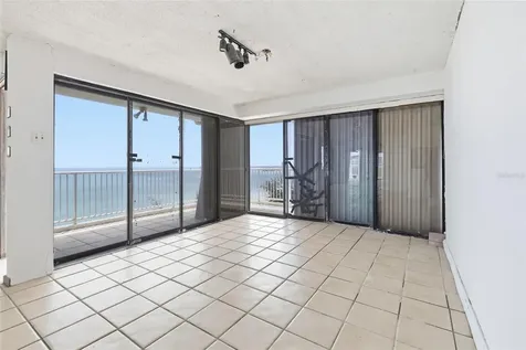 4633 Isla Verde Avenue Carolina PR 00979