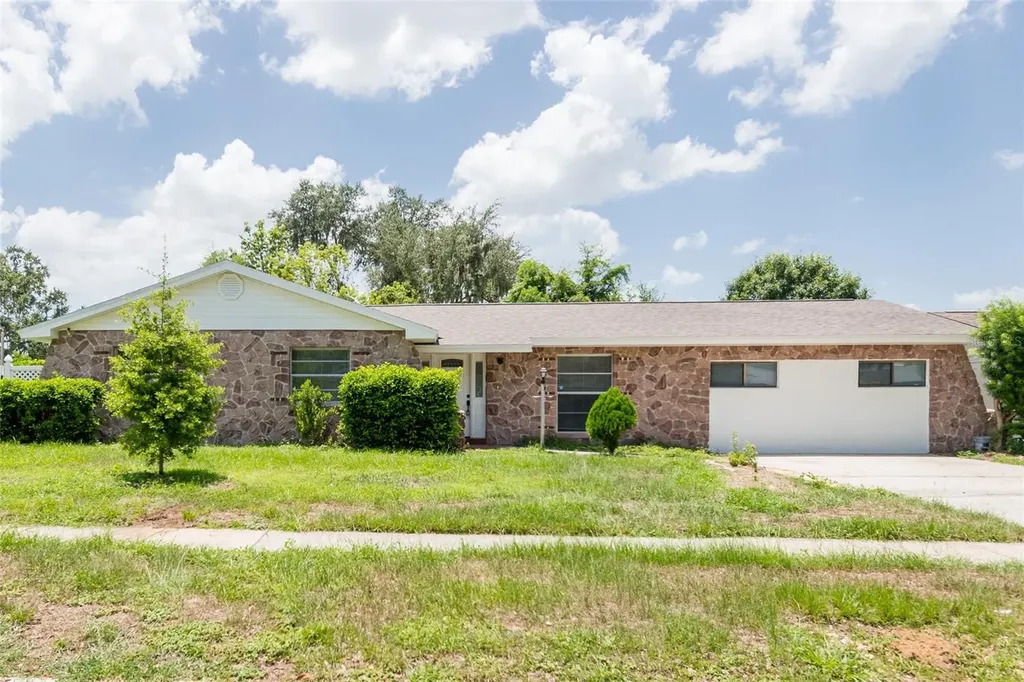 902 Shangri La Drive Seffner FL 33584