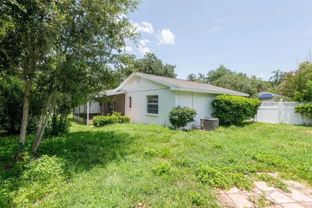 902 Shangri La Drive Seffner FL 33584