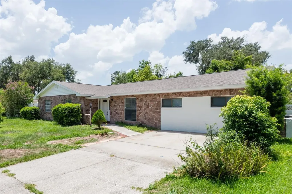 902 Shangri La Drive Seffner FL 33584