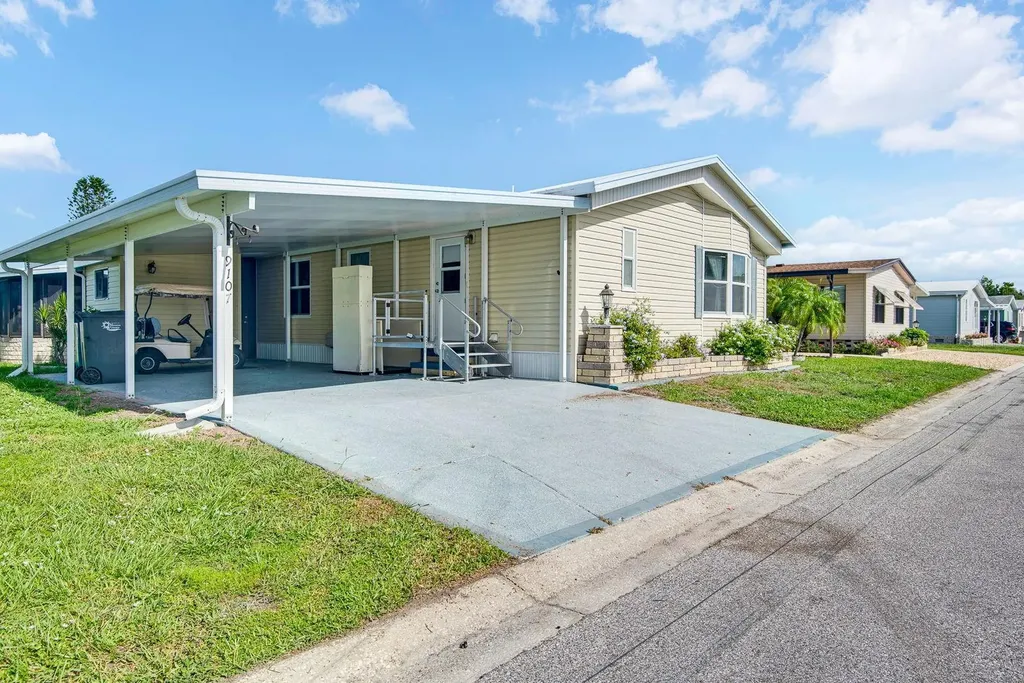 9107 34th Avenue E Palmetto FL 34221