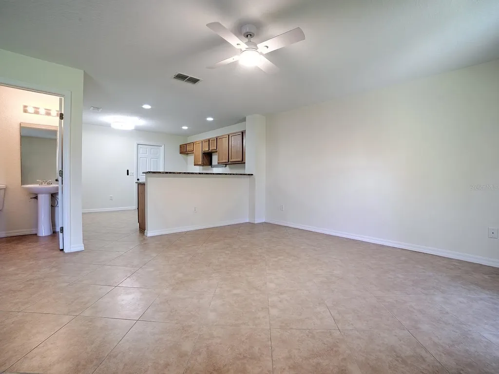 12319 NE 52nd Loop Oxford FL 34484