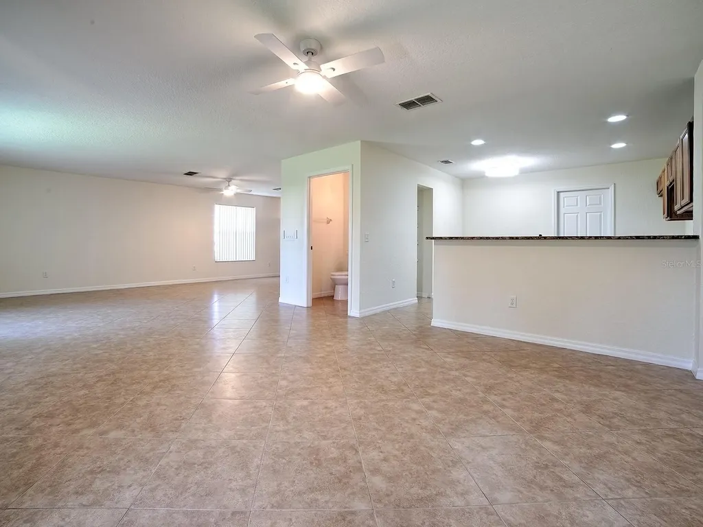 12319 NE 52nd Loop Oxford FL 34484