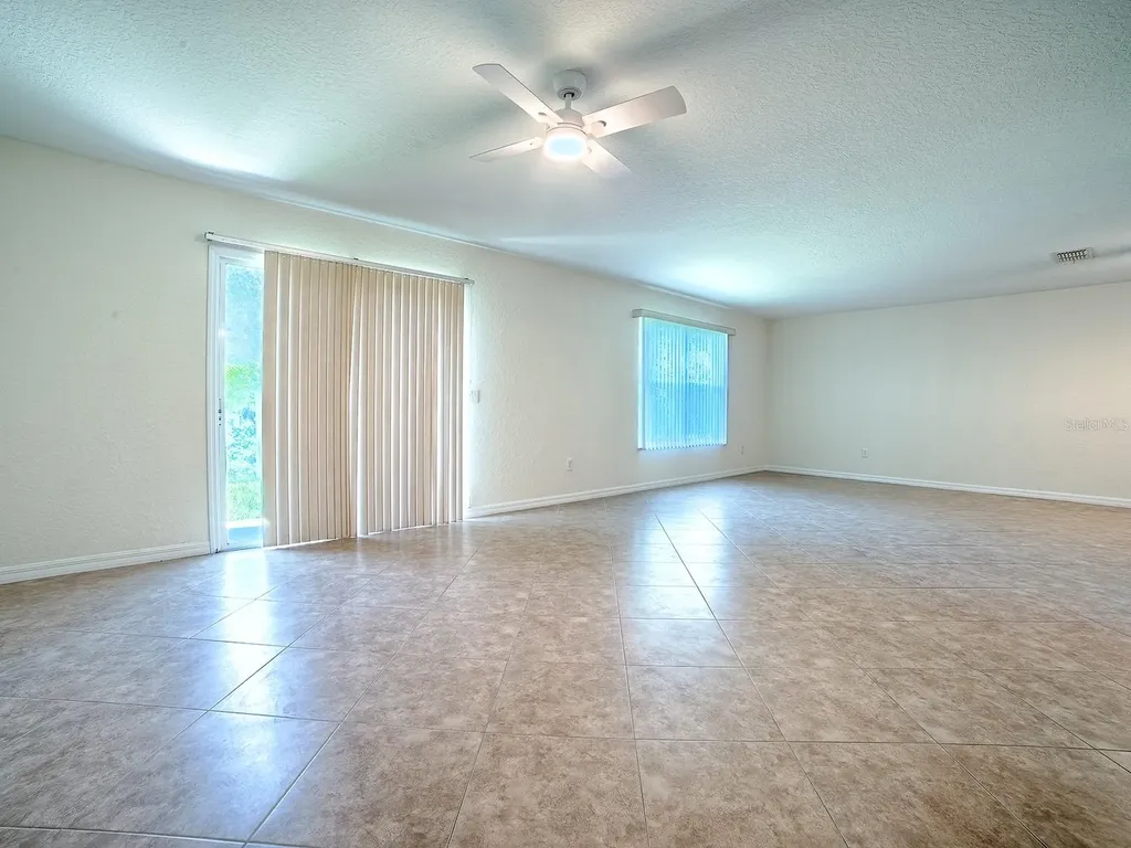 12319 NE 52nd Loop Oxford FL 34484