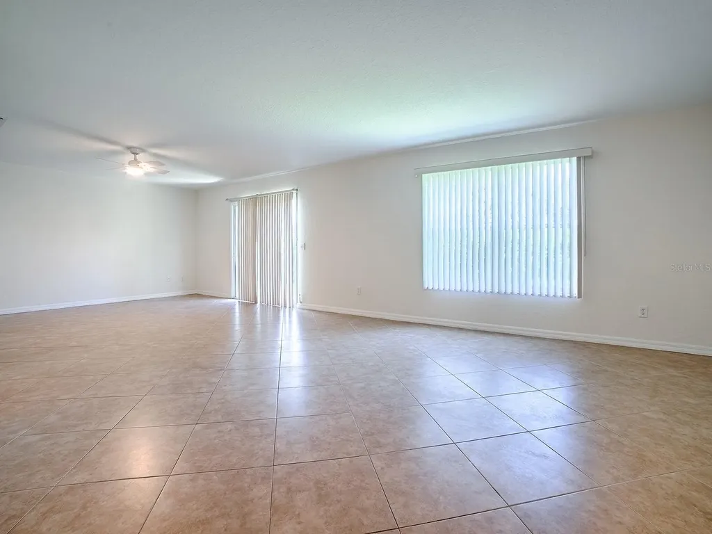 12319 NE 52nd Loop Oxford FL 34484