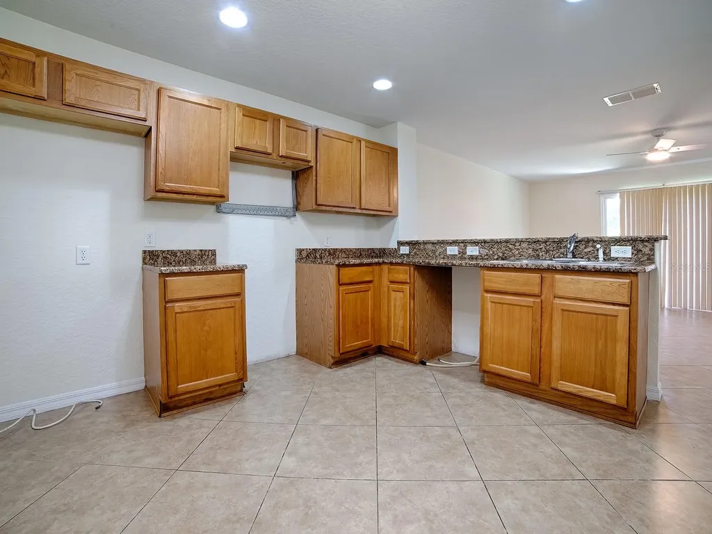 12319 NE 52nd Loop Oxford FL 34484
