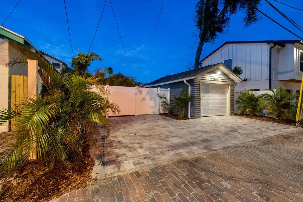 322 11th Avenue N St Petersburg FL 33701