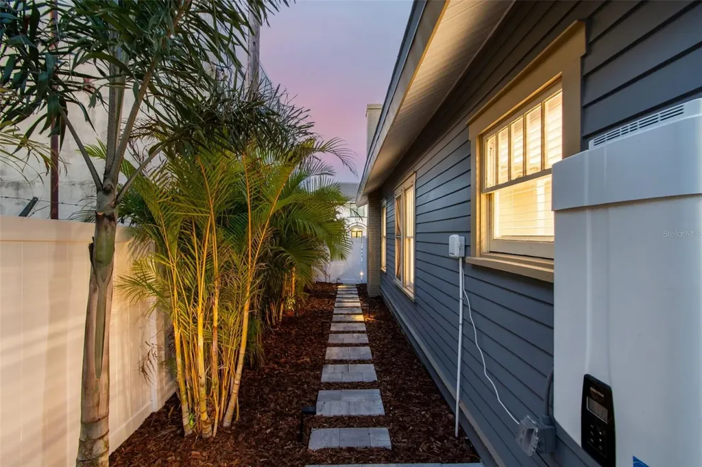 322 11th Avenue N St Petersburg FL 33701