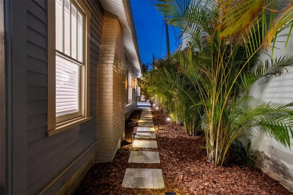 322 11th Avenue N St Petersburg FL 33701