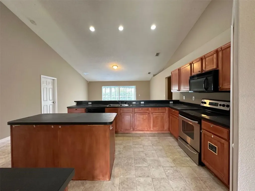 2932 Foraker Way Kissimmee FL 34758