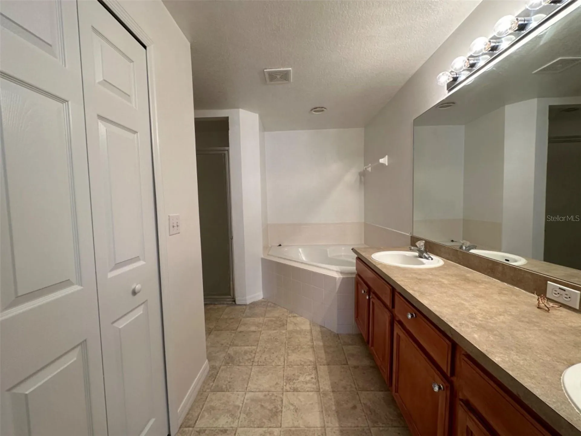2932 Foraker Way Kissimmee FL 34758