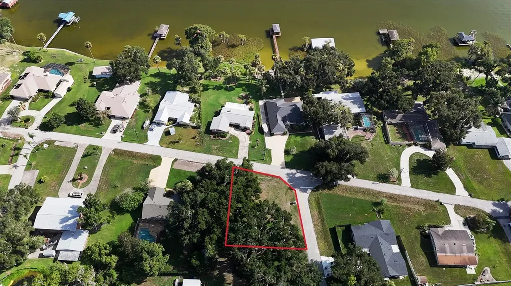 Lakeside Drive Yalaha FL 34797