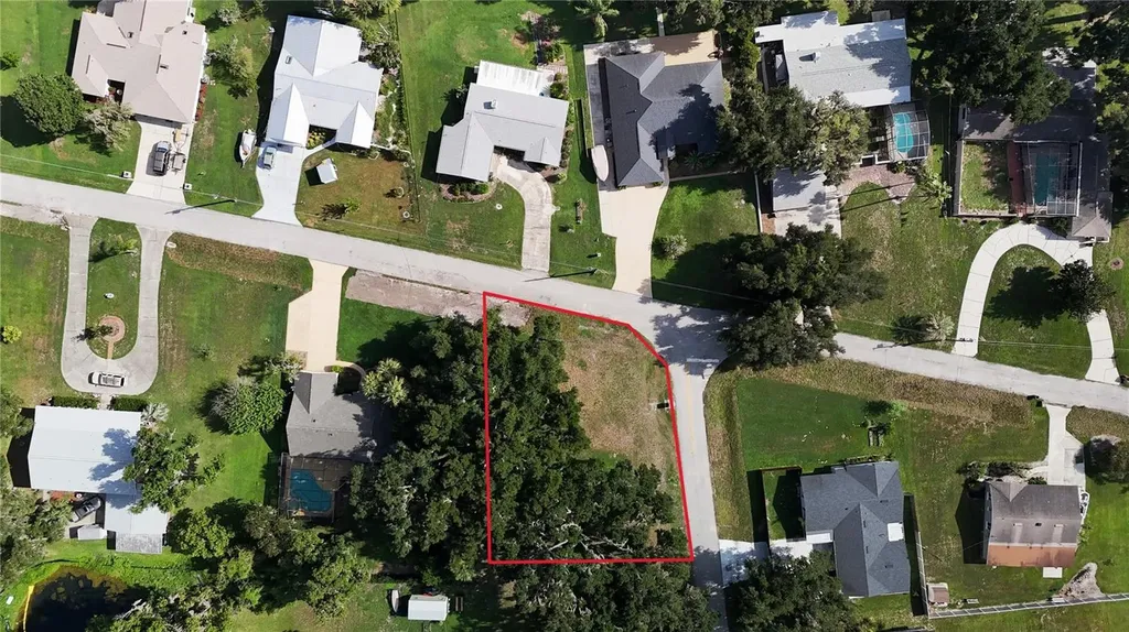 Lakeside Drive Yalaha FL 34797