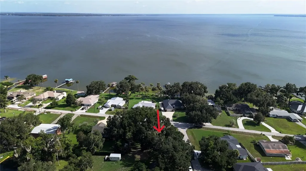 Lakeside Drive Yalaha FL 34797