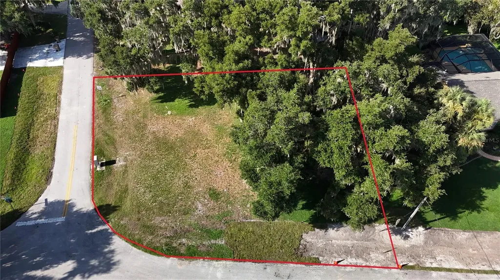 Lakeside Drive Yalaha FL 34797