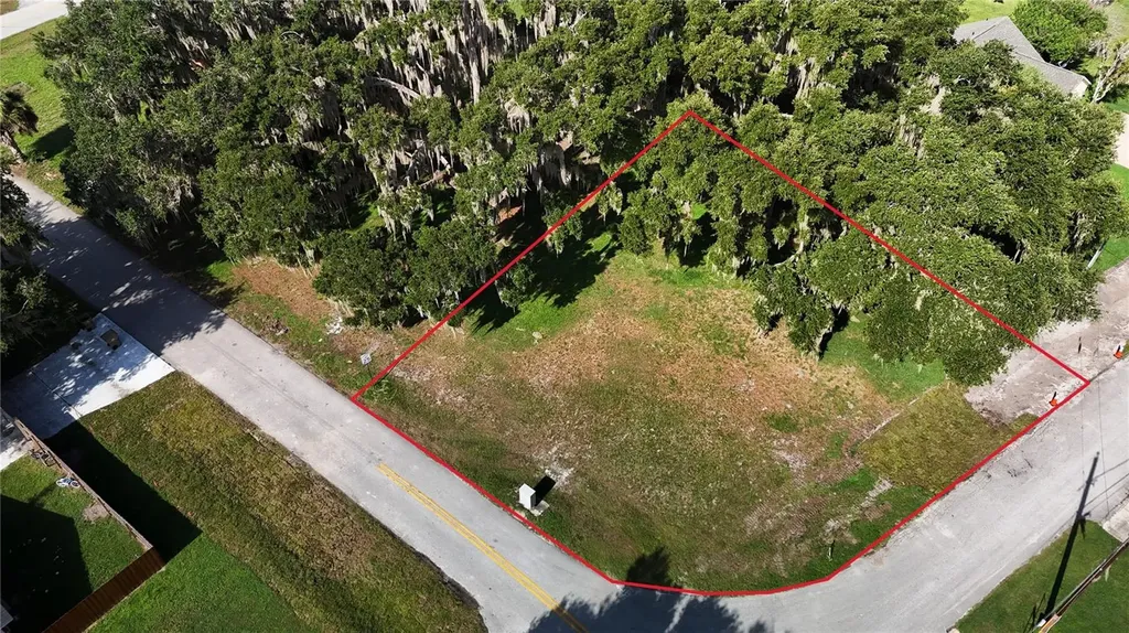 Lakeside Drive Yalaha FL 34797