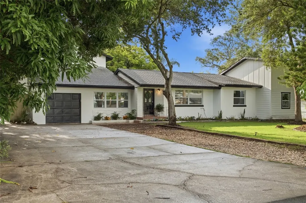 809 Woodcrest Avenue Clearwater FL 33756