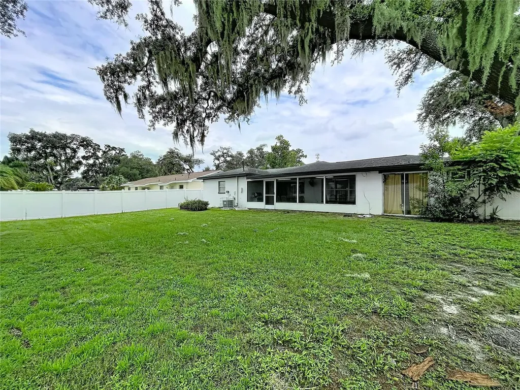 1005 Hallwood Loop Brandon FL 33511