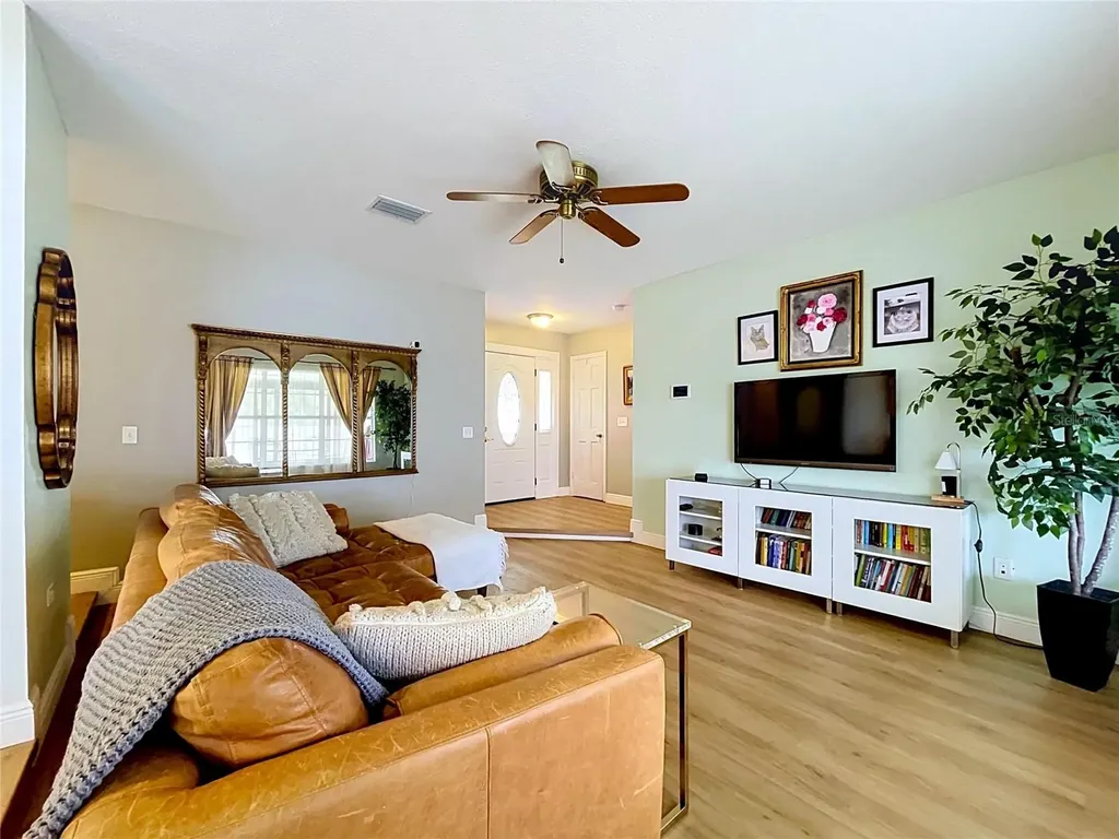1005 Hallwood Loop Brandon FL 33511