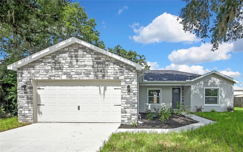 13649 13th Street Dade City FL 33525