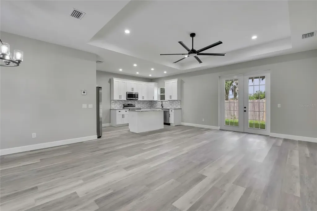 13649 13th Street Dade City FL 33525