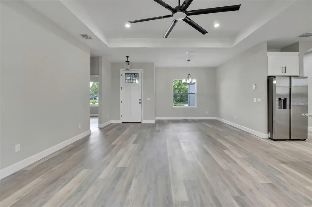 13649 13th Street Dade City FL 33525