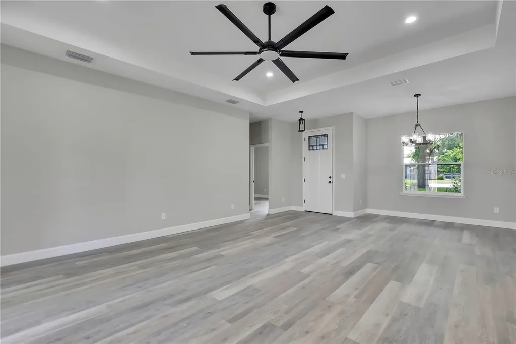13649 13th Street Dade City FL 33525
