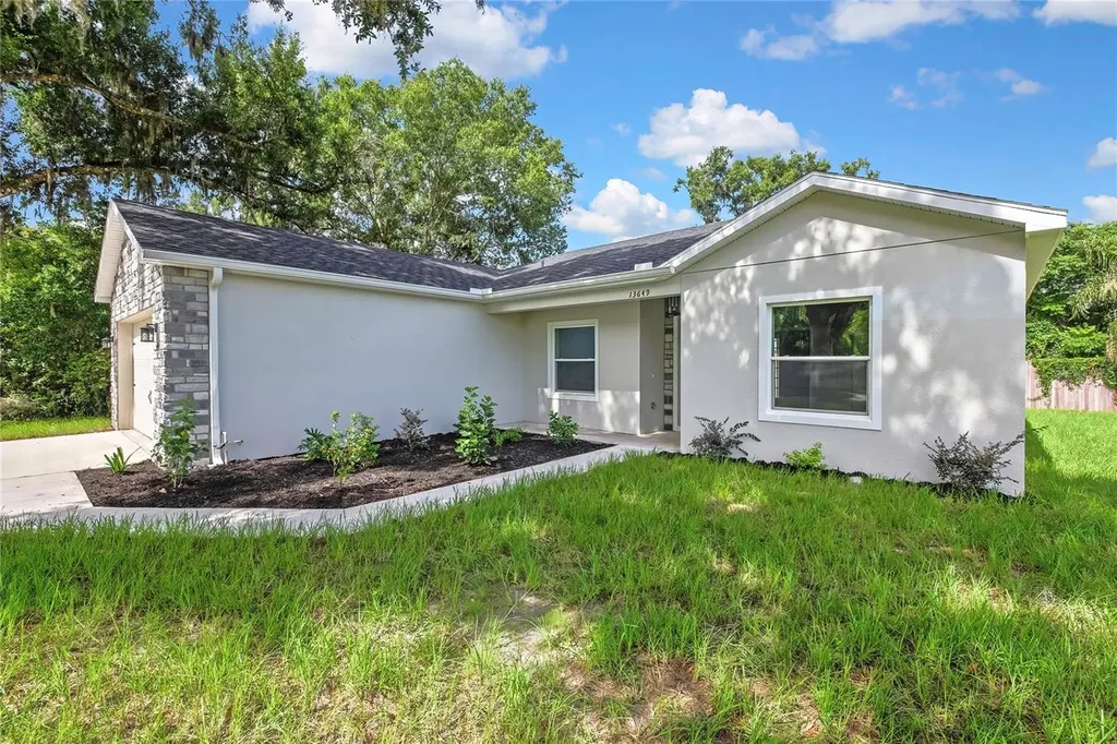 13649 13th Street Dade City FL 33525