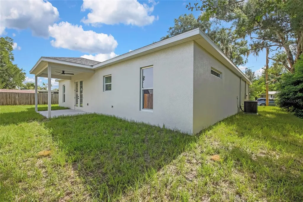 13649 13th Street Dade City FL 33525