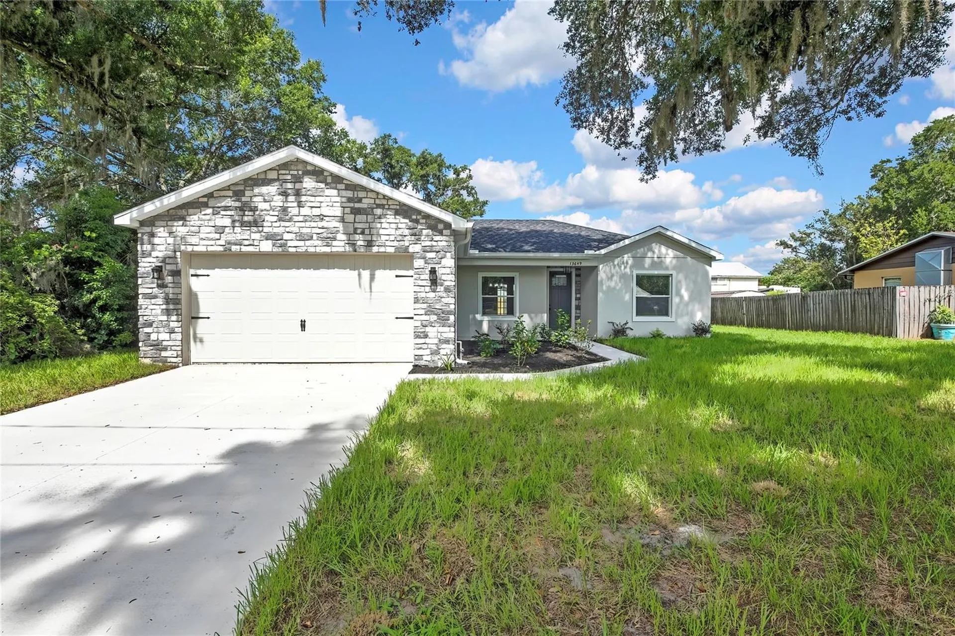 13649 13th Street Dade City FL 33525