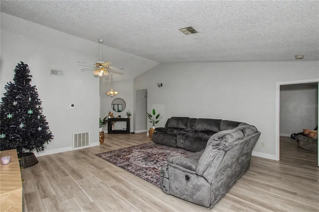 306 Oak Track Radial Ocala FL 34472
