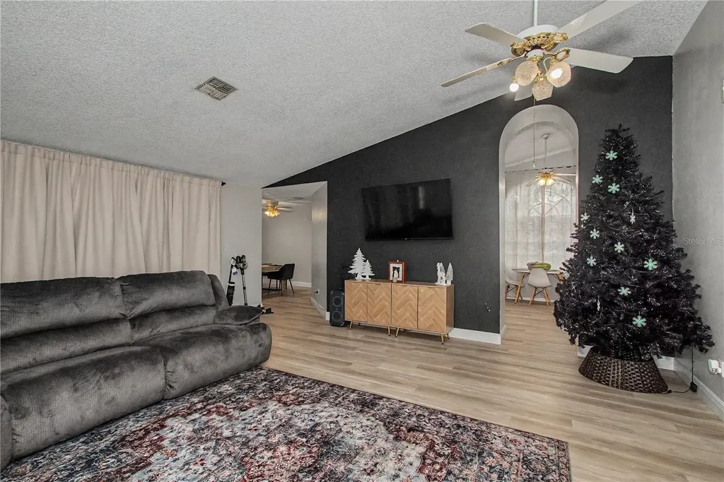 306 Oak Track Radial Ocala FL 34472