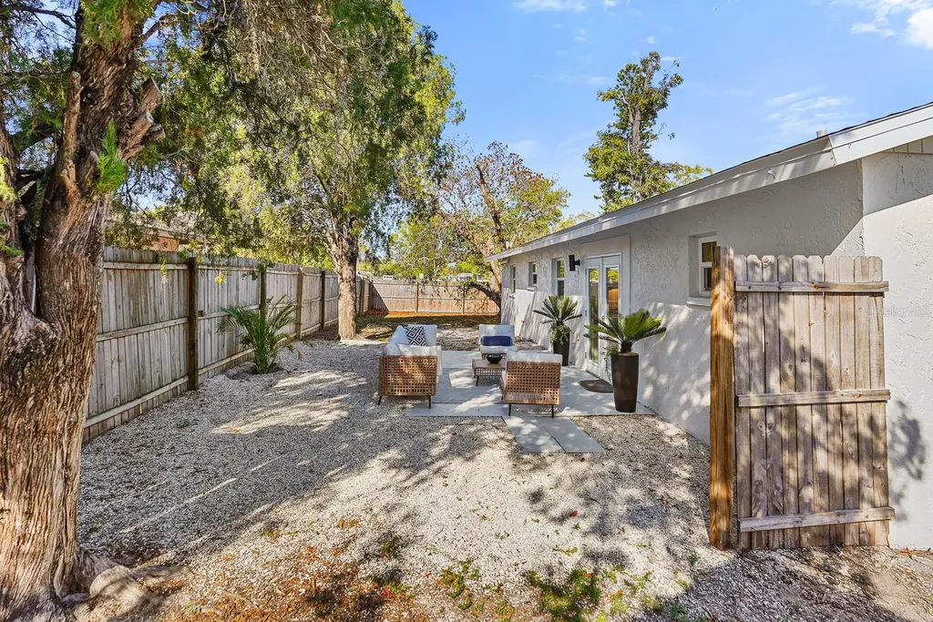 635 Melody Circle Sarasota FL 34237