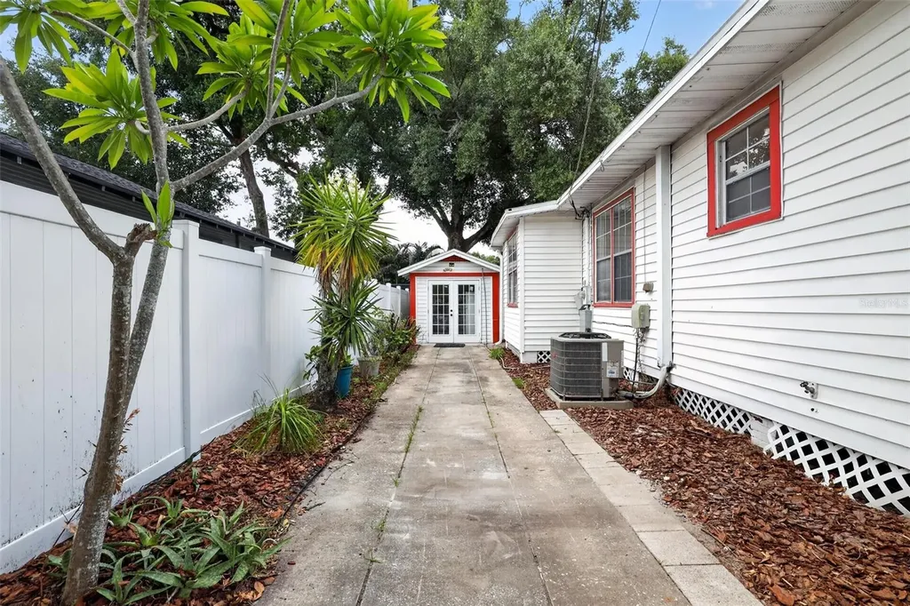 813 E New Orleans Avenue Tampa FL 33603