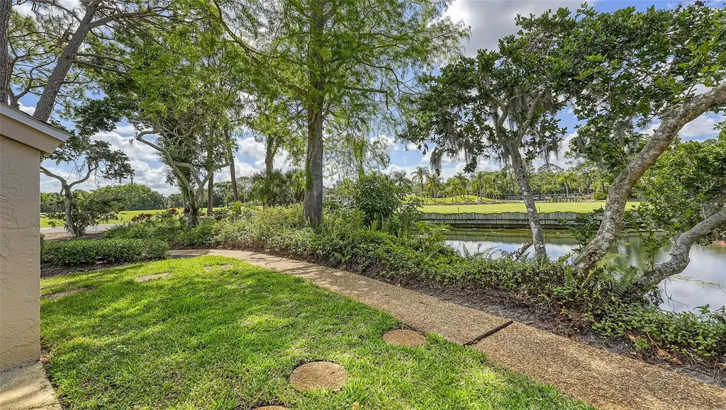 3127 Longmeadow Sarasota FL 34235