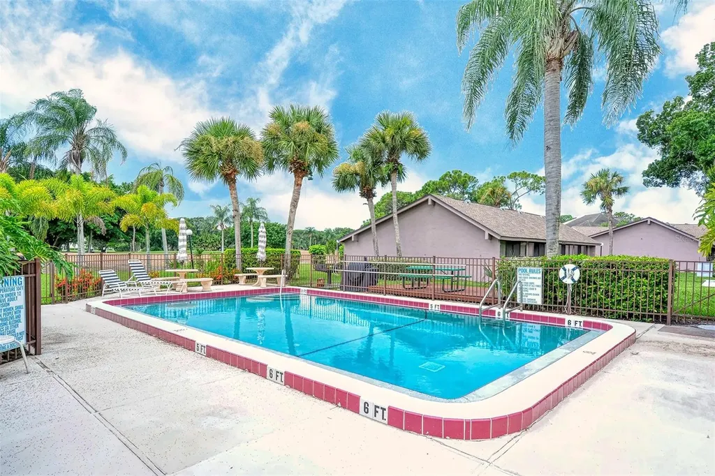 3127 Longmeadow Sarasota FL 34235