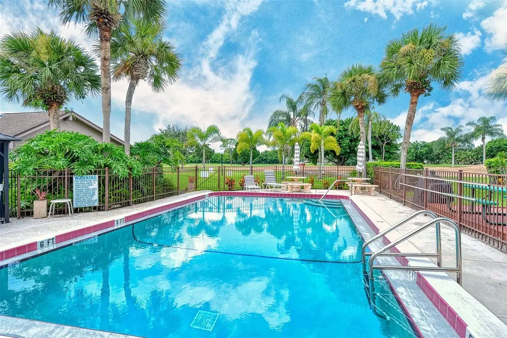 3127 Longmeadow Sarasota FL 34235