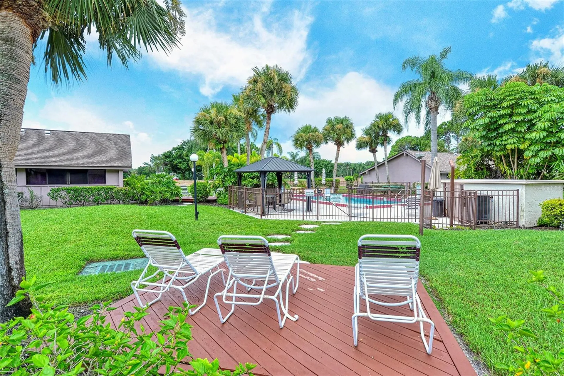 3127 Longmeadow Sarasota FL 34235