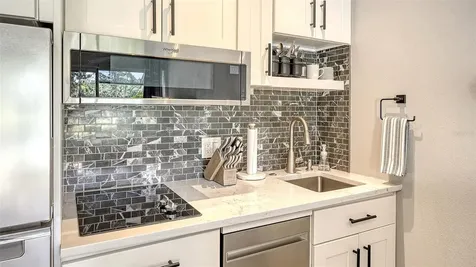 3127 Longmeadow Sarasota FL 34235
