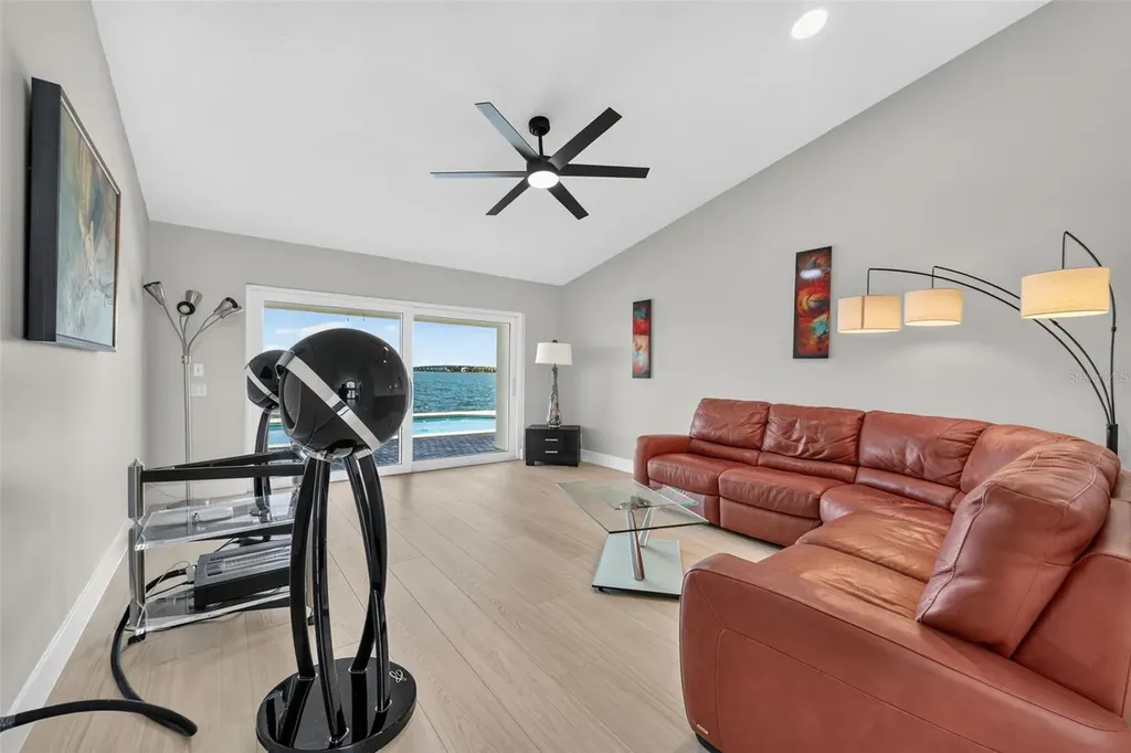 2936 68th Avenue S St Petersburg FL 33712