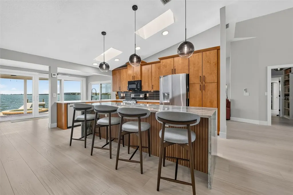 2936 68th Avenue S St Petersburg FL 33712