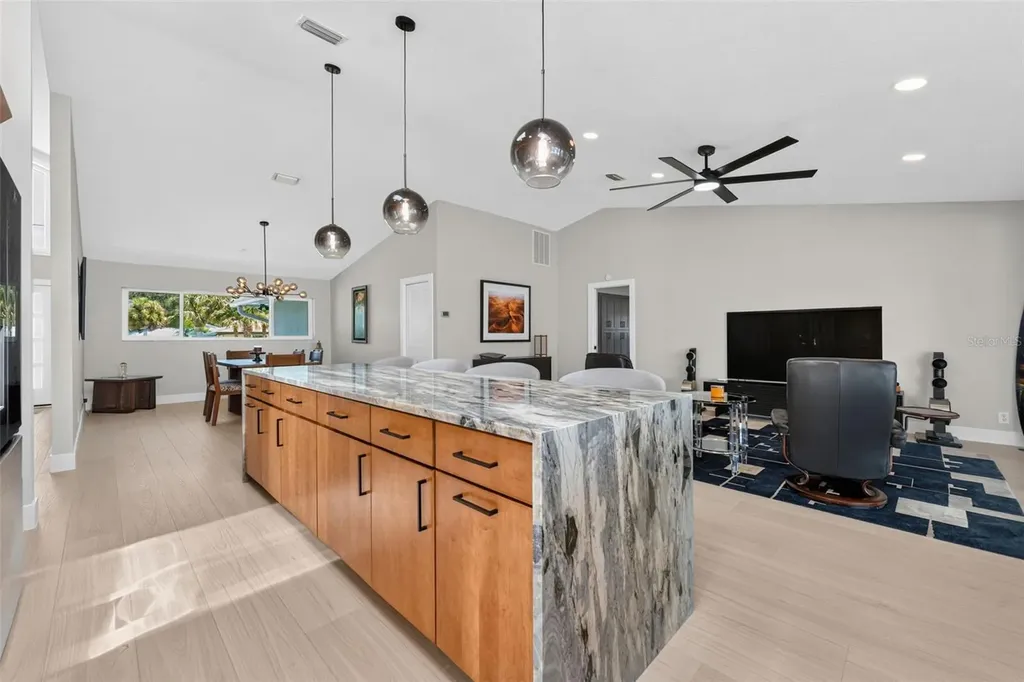 2936 68th Avenue S St Petersburg FL 33712