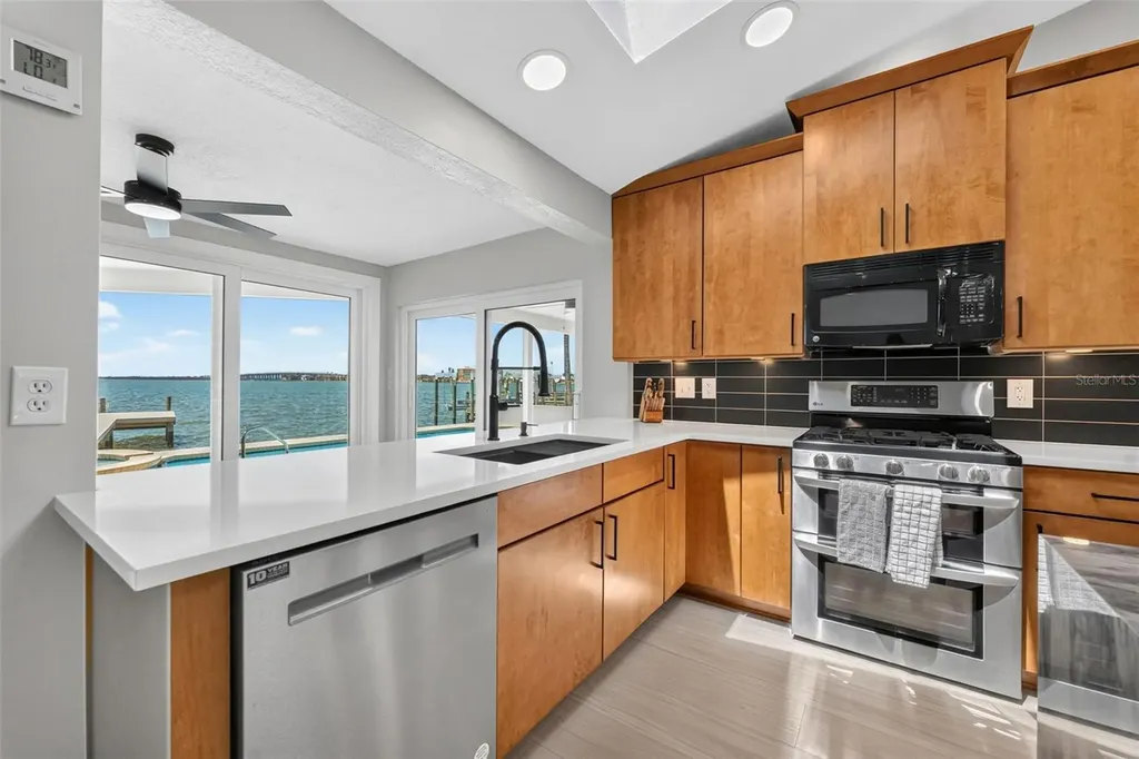 2936 68th Avenue S St Petersburg FL 33712