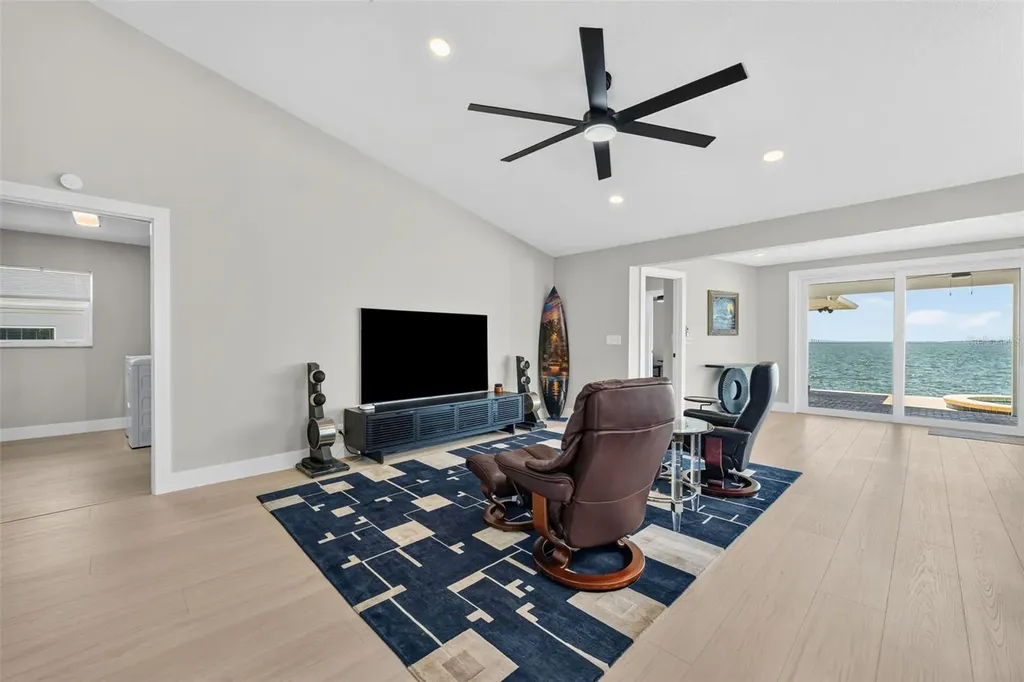 2936 68th Avenue S St Petersburg FL 33712