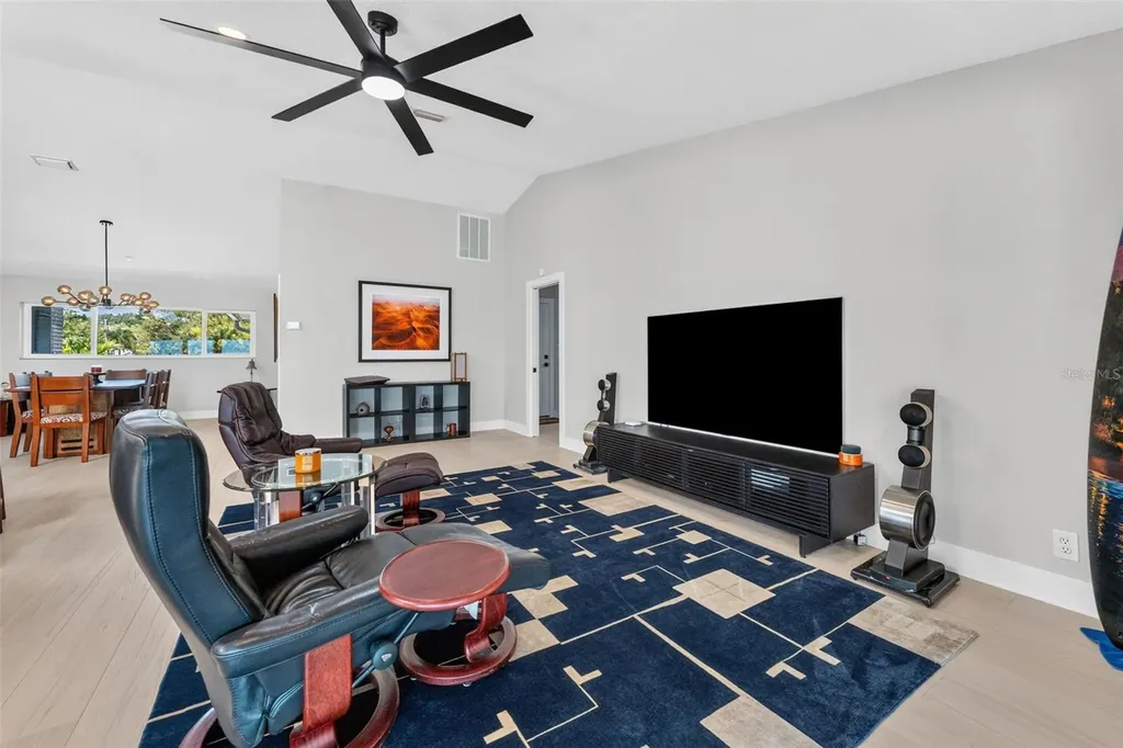2936 68th Avenue S St Petersburg FL 33712