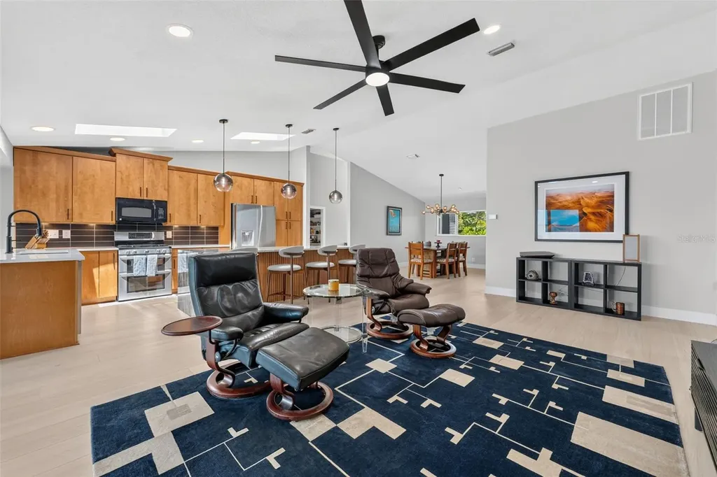 2936 68th Avenue S St Petersburg FL 33712