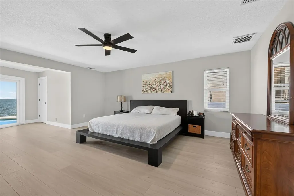 2936 68th Avenue S St Petersburg FL 33712