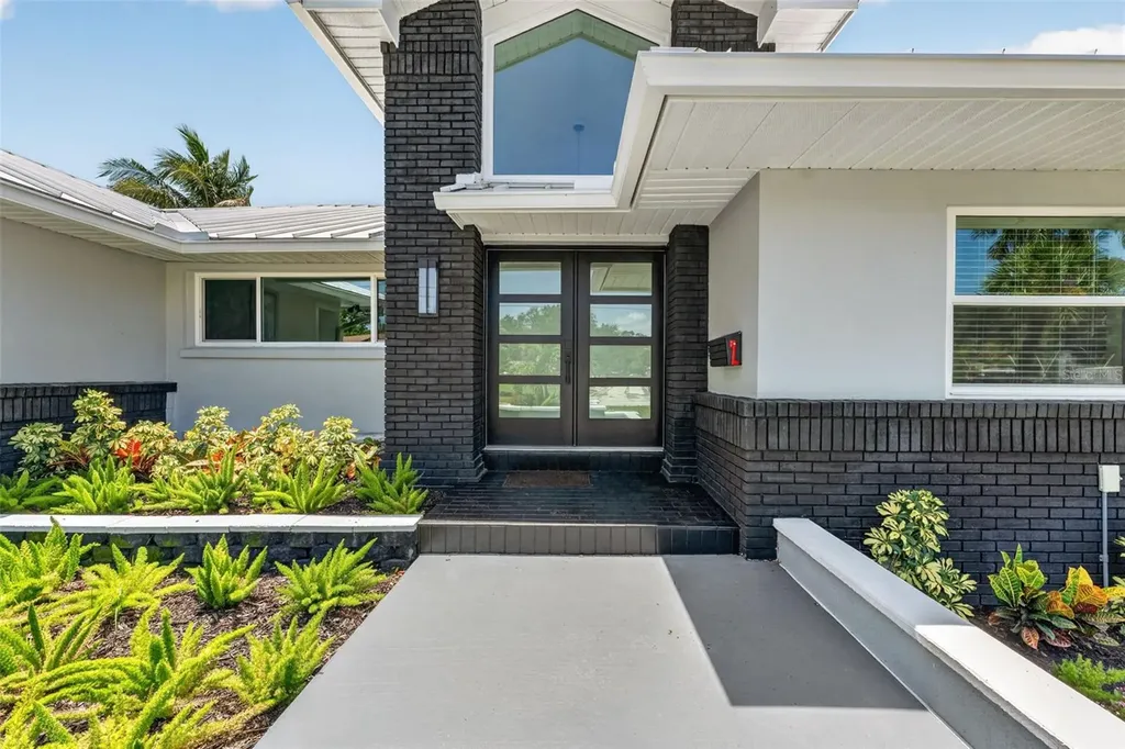 2936 68th Avenue S St Petersburg FL 33712